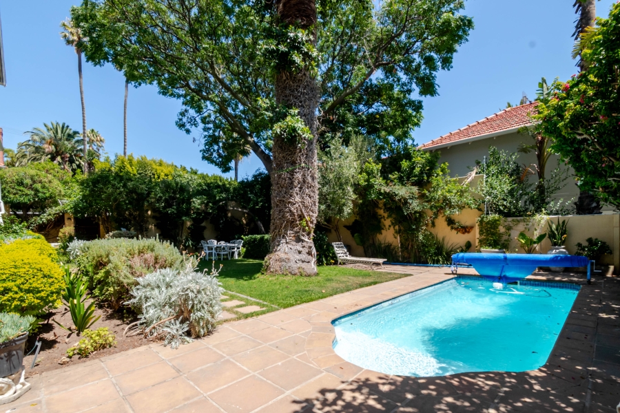 6 Bedroom Property for Sale in Fresnaye Western Cape